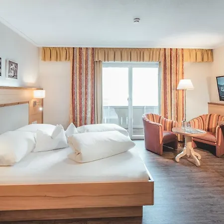 Alpvita Piz Tasna Hotell 4*