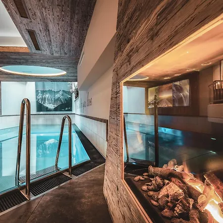 Alpvita Piz Tasna Hotell 4*