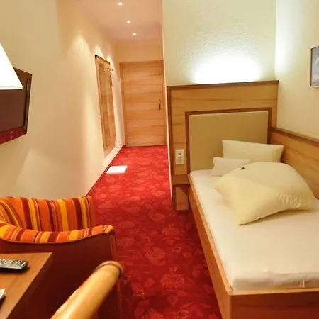 Alpvita Piz Tasna Hotell 4*