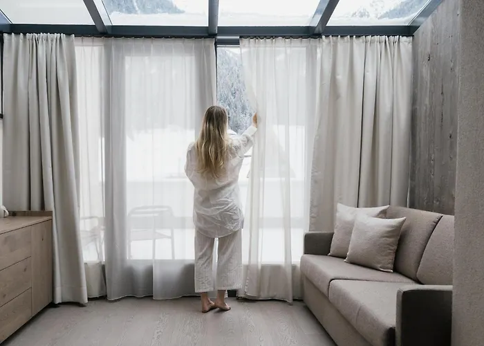 Alpvita Piz Tasna فندق 4*