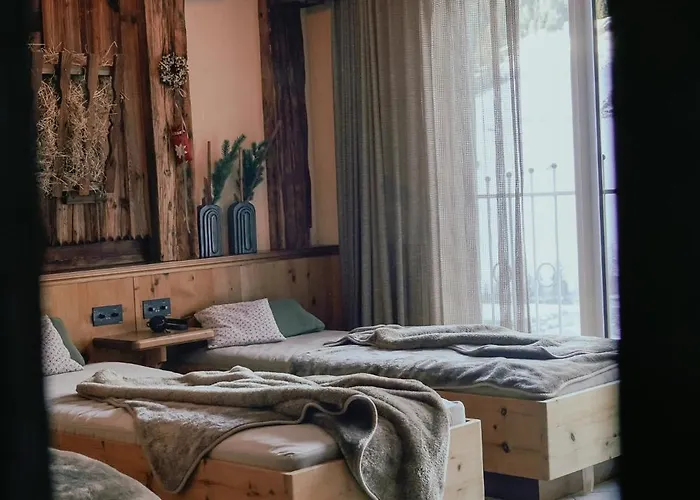 Alpvita Piz Tasna فندق 4*