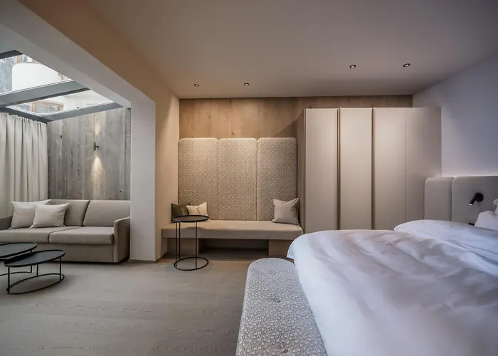 Alpvita Piz Tasna فندق 4*