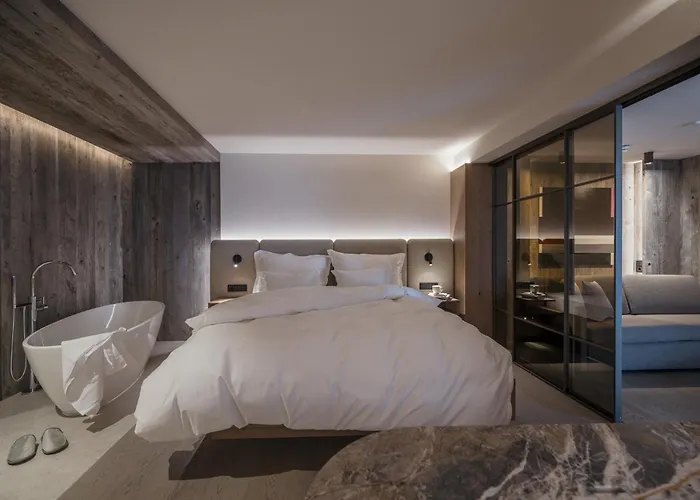 Alpvita Piz Tasna فندق ايشجل