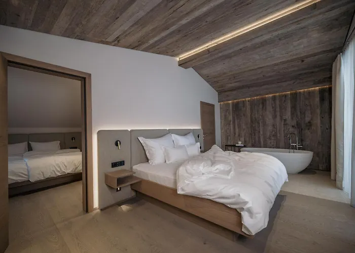 Alpvita Piz Tasna فندق 4*