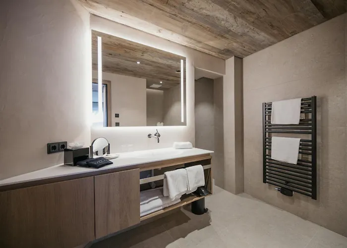 فندق Alpvita Piz Tasna ايشجل