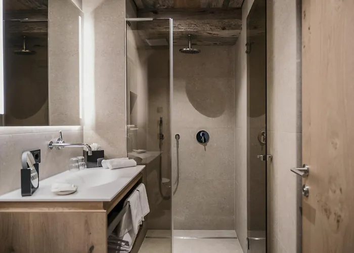 Alpvita Piz Tasna 4* ايشجل