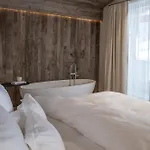 Alpvita Piz Tasna فندق ايشجل