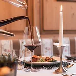Alpvita Piz Tasna فندق 4*