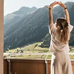 فندق Alpvita Piz Tasna 4*