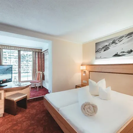 Alpvita Piz Tasna 4*