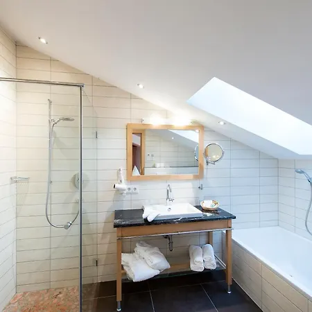 Alpvita Piz Tasna Szálloda