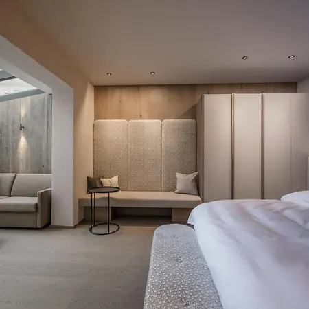 Alpvita Piz Tasna Hotel 4*